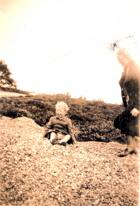 Bob & Auntie Dolly (Robert Henry Hall & Dorothy Boniface nee Papps)